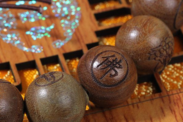 佛珠激光雕刻刻字，盡顯激光打標工藝之美