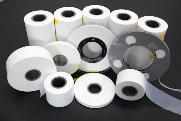 塑料薄膜裁切設(shè)備—激光膜切機(jī) 塑料薄膜裁切設(shè)備—激光膜切機(jī)