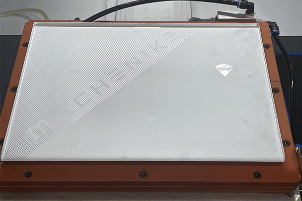 筆記本電腦外殼激光打LOGO,激光鐳雕刻字 筆記本電腦外殼激光打LOGO,激光鐳雕刻字