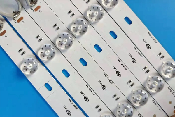 LED燈條鋁基板切割打孔設(shè)備—鋁基板激光切割機(jī) LED燈條鋁基板切割打孔設(shè)備—鋁基板激光切割機(jī)