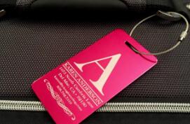 激光打標(biāo)行李牌 防丟有妙招